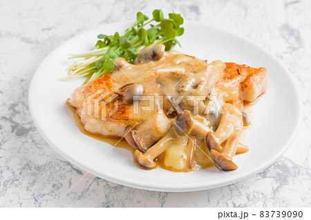 ポークソテーのキノコソース ポークソテーのキノコソース 83739090