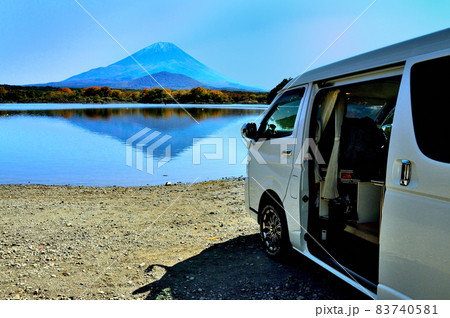 富士山 精進湖湖畔 他手合浜 バンライフ  富士山 精進湖湖畔 他手合浜 バンライフ  83740581