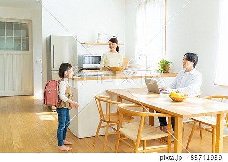 家族 小学生 親子  83741939