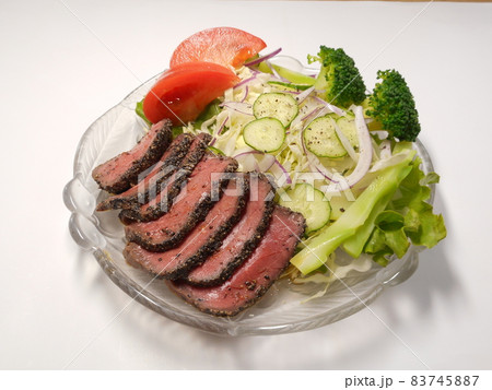 ローストビーフと野菜 83745887