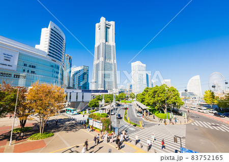 横浜 桜木町駅前とみなとみらいの写真素材