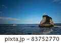 知る人ぞ知る鴨川松島の荒波が砕ける夫婦岩 83752770
