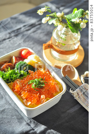いくら丼弁当 83755014