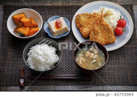一汁三菜晩ごはん 83755064