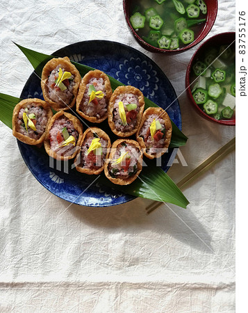 発酵いなり寿司とオクラの味噌汁 83755176