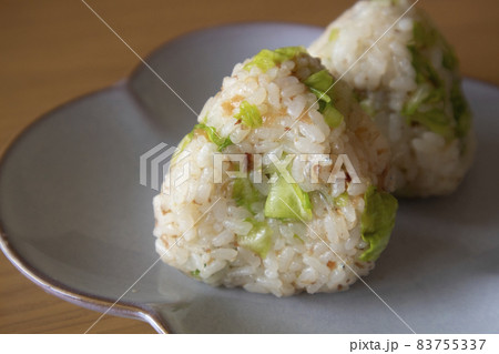 春キャベツの春色混ぜご飯おにぎり 83755337