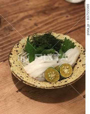 いか刺身と海ブドウとすだち いか刺身と海ブドウとすだち 83755560