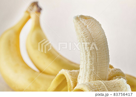 新鮮で美味しいバナナ 83756417