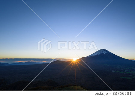 初冬の富士山と御来光・竜ヶ岳展望 83756581
