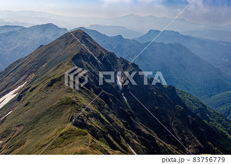 谷川連峰・仙ノ倉山稜線からエビス大黒ノ頭と赤城山遠望 谷川連峰・仙ノ倉山稜線からエビス大黒ノ頭と赤城山遠望 83756779