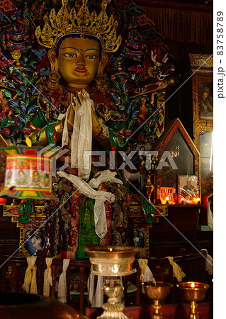 インド・ダージリン イガチョリンゴンパの弥勒菩薩 83758789