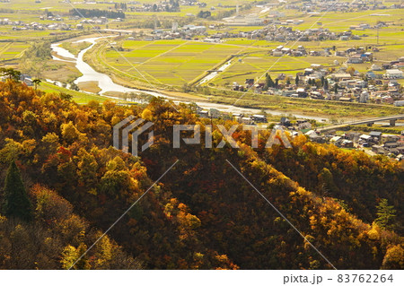 新潟県南魚沼市にある坂戸山及び坂戸城跡からの眺望 新潟県南魚沼市にある坂戸山及び坂戸城跡からの眺望 83762264