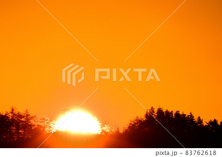 北杜市白州町、日の出の時(中山砦跡展望台) 北杜市白州町、日の出の時(中山砦跡展望台) 83762618