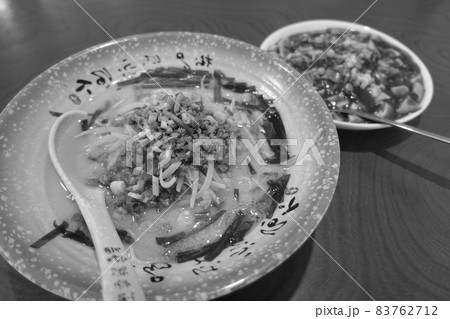 ラーメンとマーボー豆腐セット ラーメンとマーボー豆腐セット 83762712