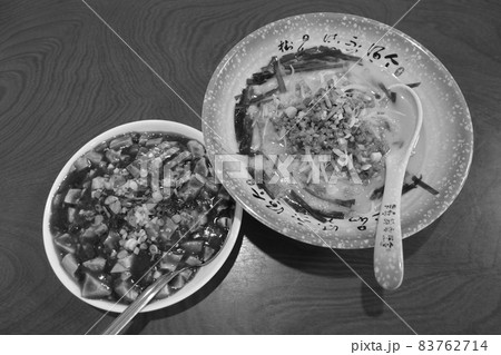 ラーメンとマーボー豆腐セット ラーメンとマーボー豆腐セット 83762714