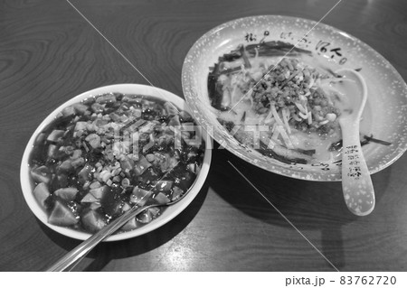 ラーメンとマーボー豆腐セット ラーメンとマーボー豆腐セット 83762720