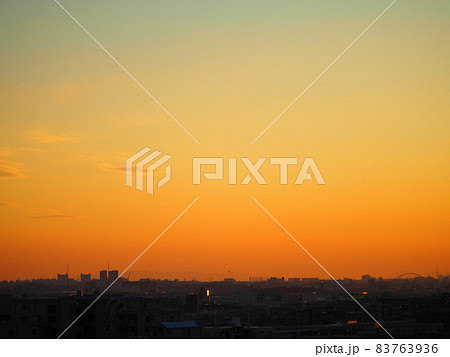 夕暮れの空 83763936