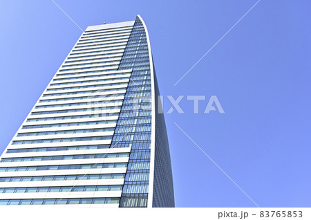 名古屋駅前の高層ビル（ルーセントタワー） 83765853