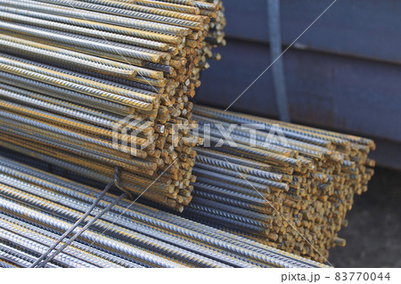 Reinforcing bars with a periodic profile in the packs are stored in the metal products warehouse 83770044