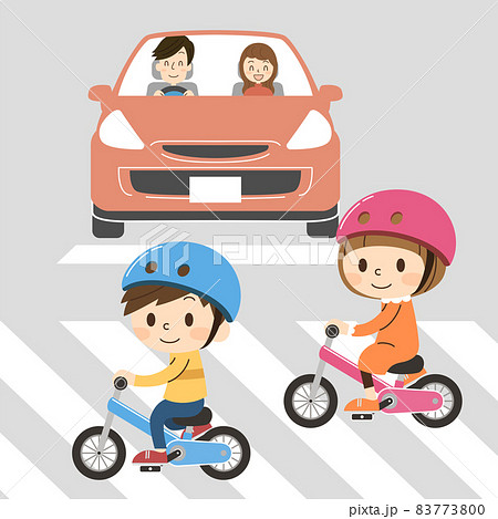 横断歩道を自転車で渡る2人の子供のイラスト素材