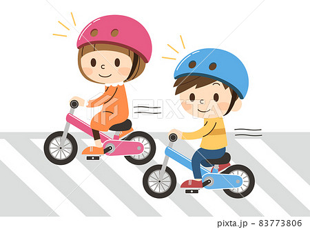 横断歩道で自転車に乗る2人の子供のイラスト素材