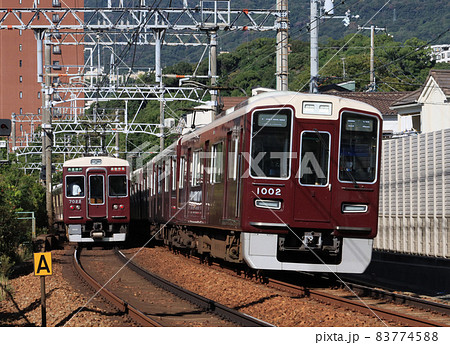 阪急神戸線 御影駅付近を走る1000系電車 阪急神戸線 御影駅付近を走る1000系電車 83774588