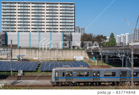 千葉ニュータウン　太陽光パネルと鉄道 83774848