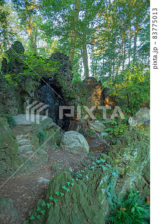 妻沼聖天山 歓喜院 境内 軍荼利王の滝 秋の季節 妻沼聖天山 歓喜院 境内 軍荼利王の滝 秋の季節 83775013