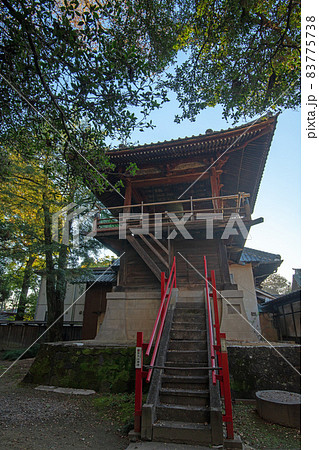 妻沼聖天山 歓喜院 境内 鐘楼 秋の季節 妻沼聖天山 歓喜院 境内 鐘楼 秋の季節 83775738