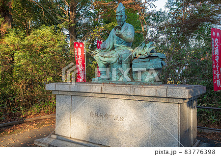 妻沼聖天山 歓喜院 境内 齋藤実盛像 秋の季節 妻沼聖天山 歓喜院 境内 齋藤実盛像 秋の季節 83776398