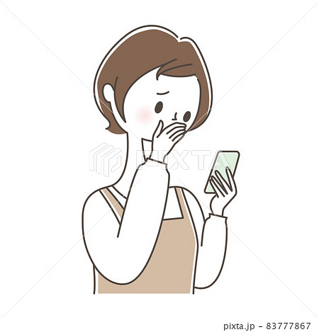 スマートフォンを見てショックをうける女性 83777867