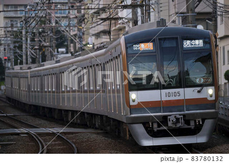 東急東横線を走行する東京メトロ10000系 東急東横線を走行する東京メトロ10000系 83780132