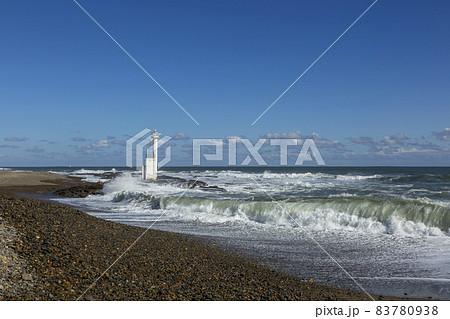 燈台が映える大洗海岸にある平太郎浜に寄せる【海景】 燈台が映える大洗海岸にある平太郎浜に寄せる【海景】 83780938