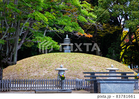 原爆供養塔の風景です。引き取り手の無い遺骨を供養しています。平和教育にどうぞ。 83781661