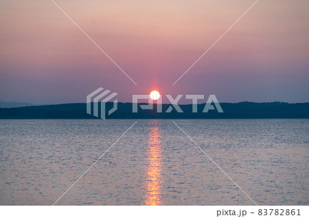 クッチャロ湖の夕陽 北海道 クッチャロ湖の夕陽 北海道 83782861