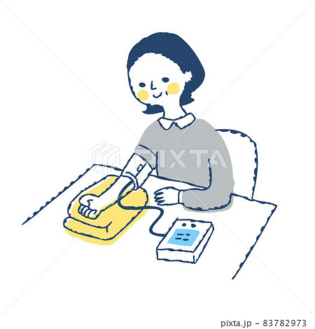 血圧を測る女性 83782973