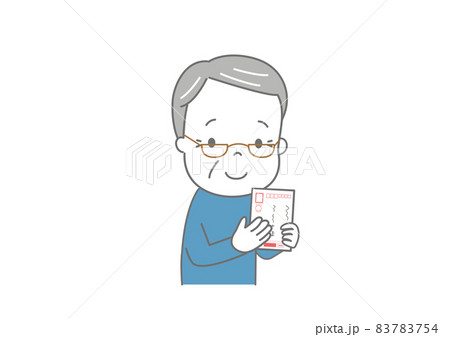 年賀状を笑顔で見ているおじいさん 年賀状を笑顔で見ているおじいさん 83783754