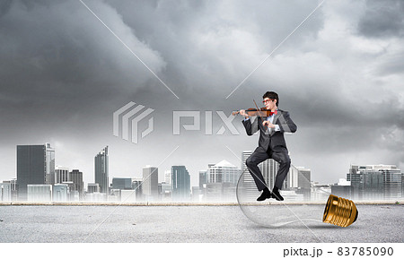 Young businessman plays the violin 83785090