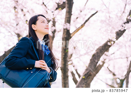 桜と女子高生 桜と女子高生 83785947
