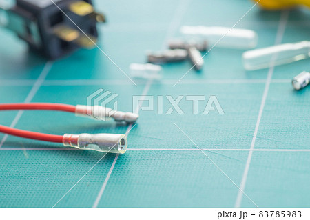 配線コードの接続が簡単に着脱できるギボシ端子 83785983