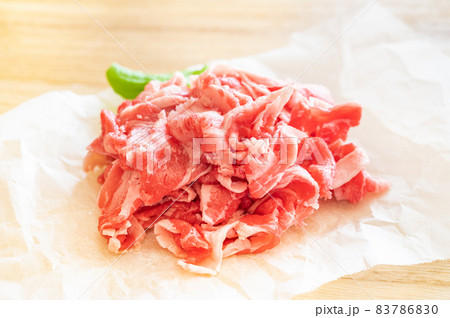 新鮮な牛薄切り肉 新鮮な牛薄切り肉 83786830