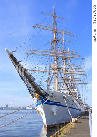 名古屋港に寄港した日本丸 83787665