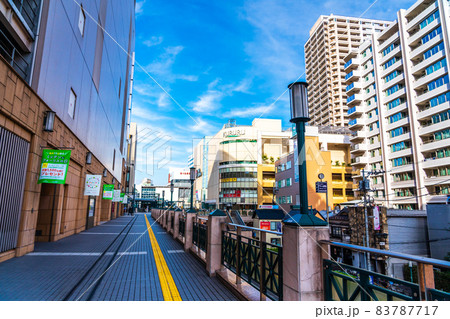 京王線府中駅南口 高架歩道の風景 京王線府中駅南口 高架歩道の風景 83787717