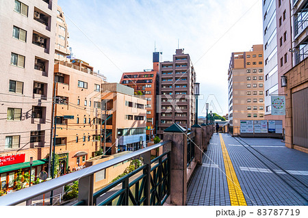 京王線府中駅南口　高架歩道の風景 83787719