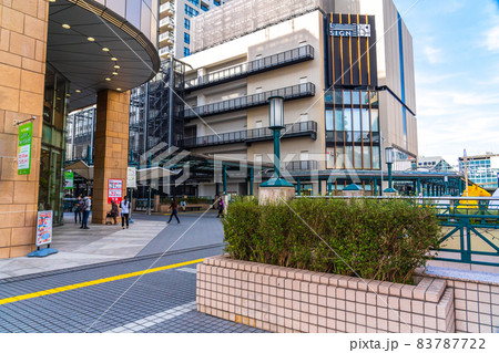 京王線府中駅南口 高架歩道の風景 京王線府中駅南口 高架歩道の風景 83787722