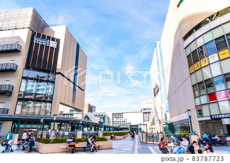 京王線府中駅南口 高架歩道の風景 京王線府中駅南口 高架歩道の風景 83787723