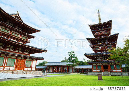 薬師寺　金堂と西塔　三重塔 83787835