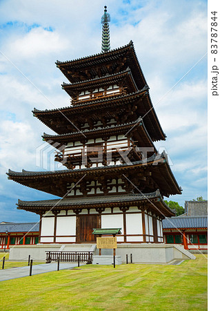 薬師寺　三重塔　東塔と東回廊 83787844