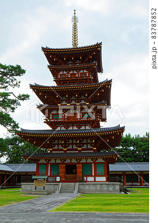 薬師寺 三重塔 西塔の写真素材 [83787852] - PIXTA