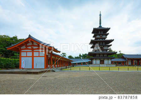 薬師寺　三重塔　東塔と東回廊 83787858